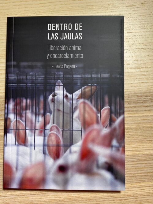 Dentro de las jaulas (Ochodoscuatro Ediciones)