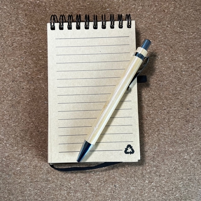 Caderno Vacaloura con bolígrafo