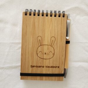 Caderno coello con bolígrafo