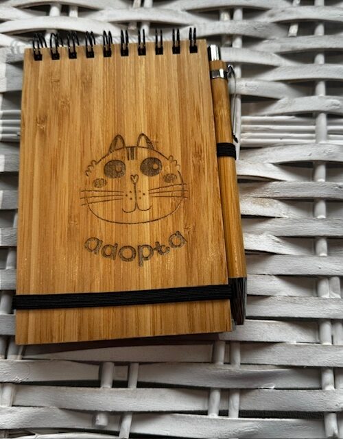 Caderno gato con bolígrafo
