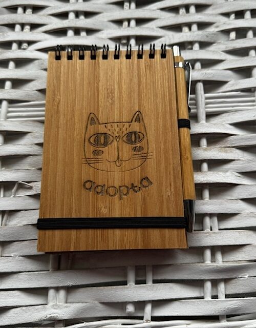 Caderno gato con bolígrafo