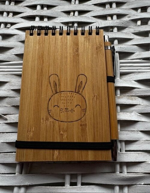 Caderno coello con bolígrafo